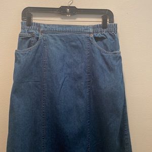 Cathy Daniels Medium Denim long skirt.